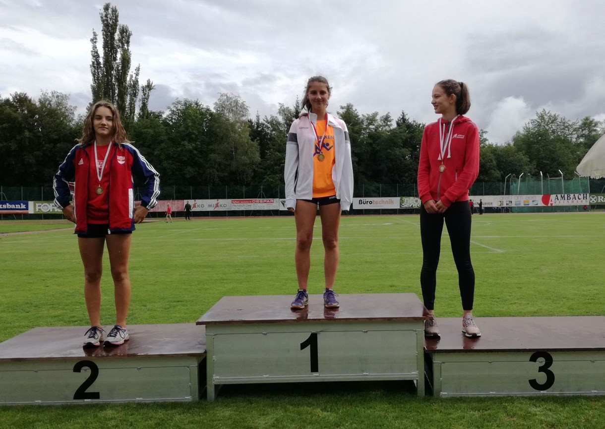Siegerehrung 60m-Lauf - Silbernagel Amelie
