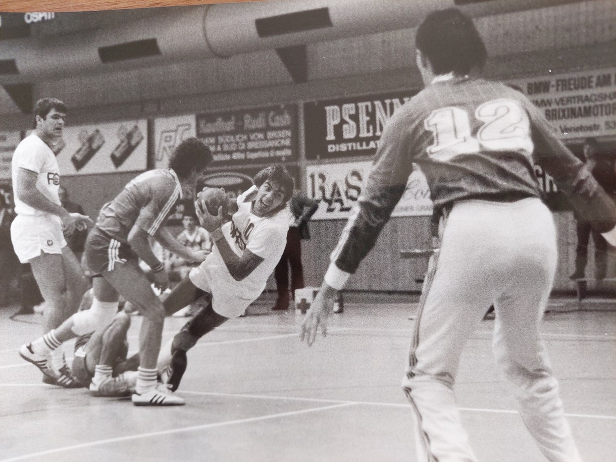 Berni Hilpold war als Pivot für seine spektakulären Torschüsse bekannt.