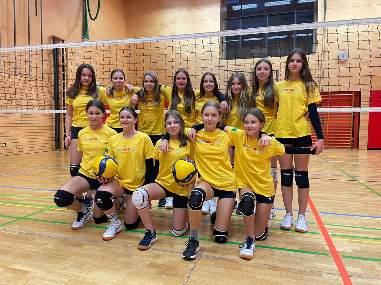 BRIXEN YELLOW- Hinten: Hanna Oberegger  Emma Warszawska  Livia Zöschg  Marie Mitterutzner  Evi Brunner  Julia Thaler  Alessia Varotto  Amy Kofler  - Vorne:  AnnaLena Stockner  Mara Messavilla  Asia Damiano  Pasqua Dimauro  Sophie Casalino